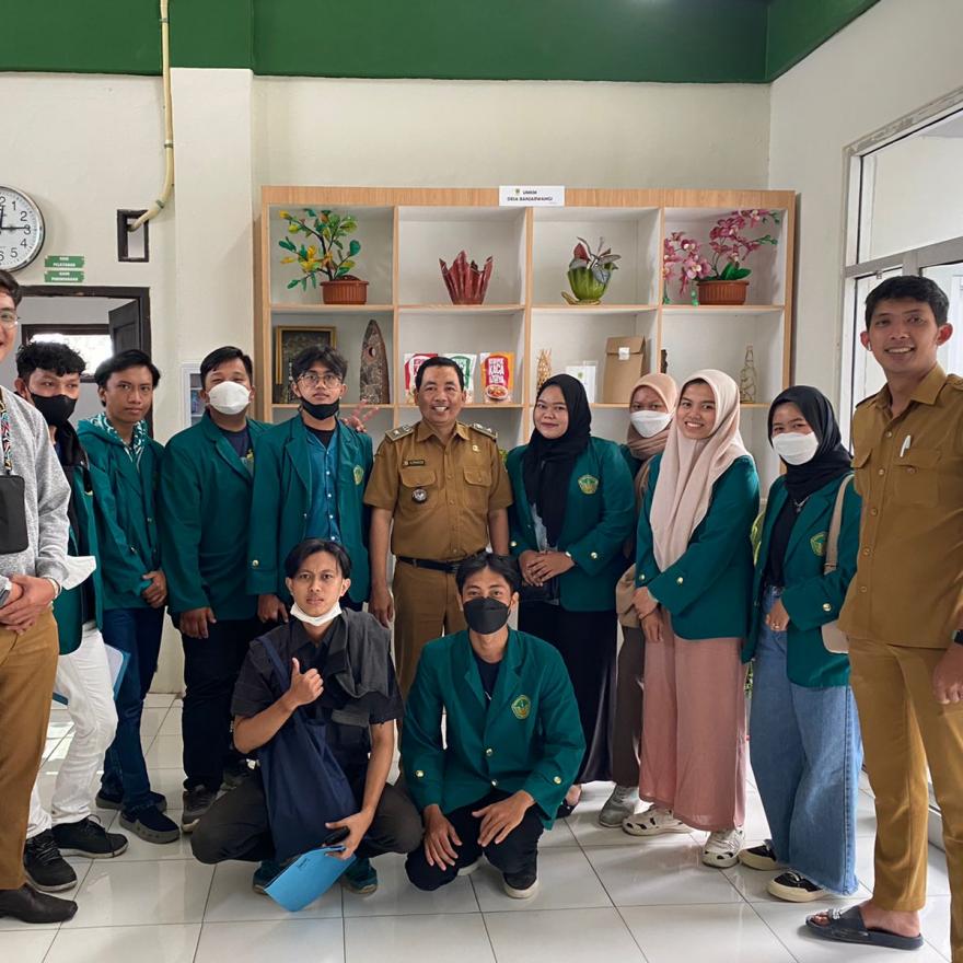 Kegiatan KKN Mahasiswa Universitas IBN Khaldun Bogor di Desa Banjarwangi